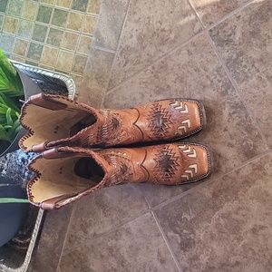 EUC Womens size 8.5B Square Toe Boots!